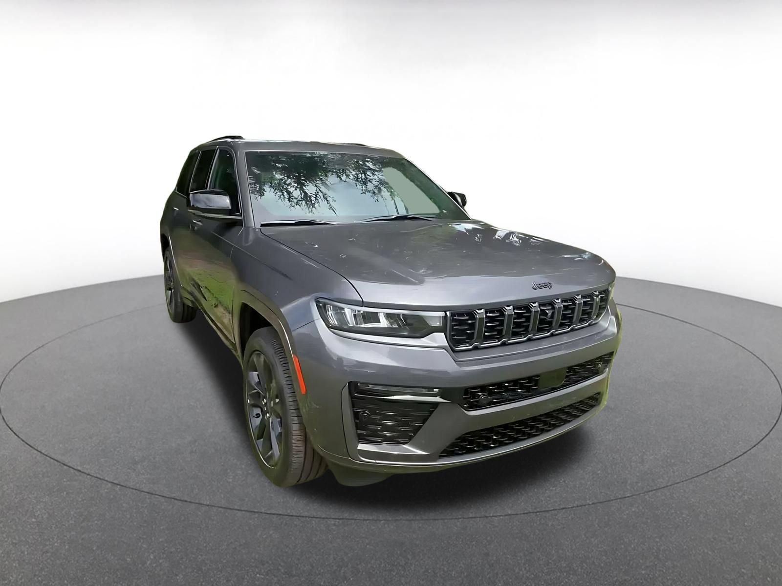 Used 2026 Jeep Grand Cherokee Limited AWD/4WD image 3