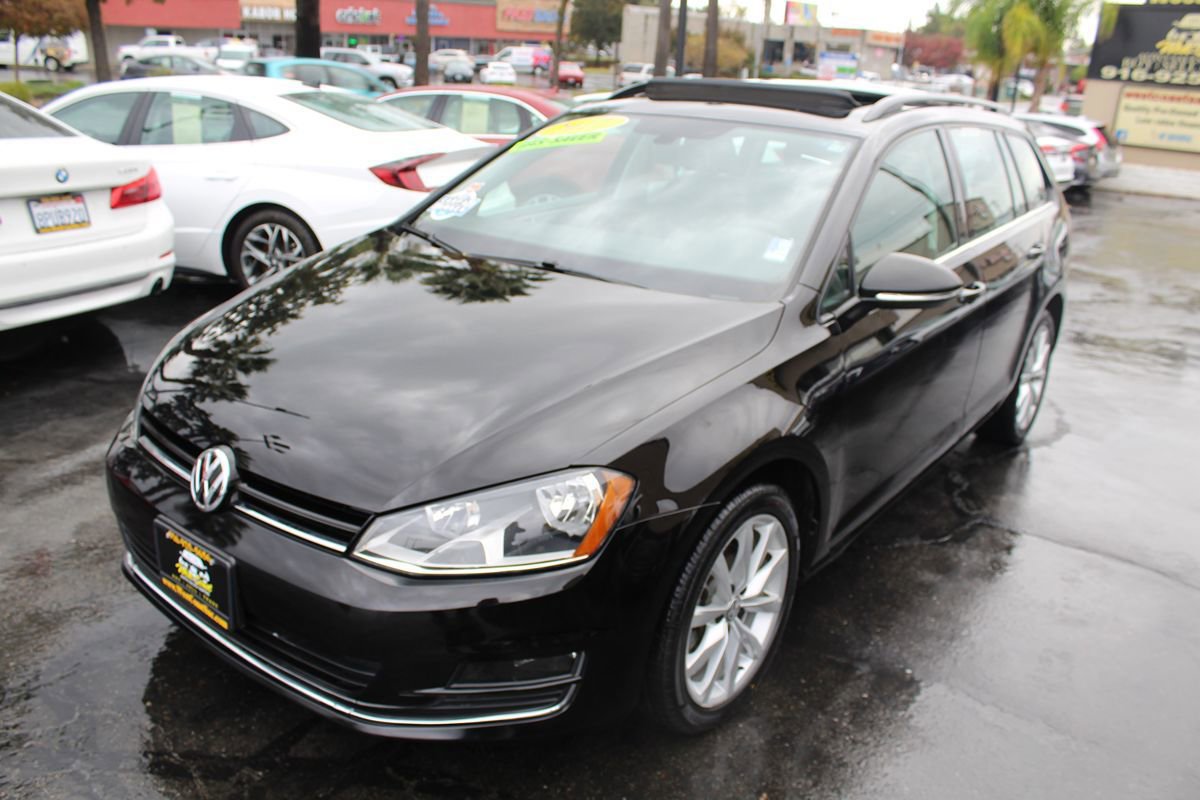 Used 2017 Volkswagen Golf SE FWD image 4