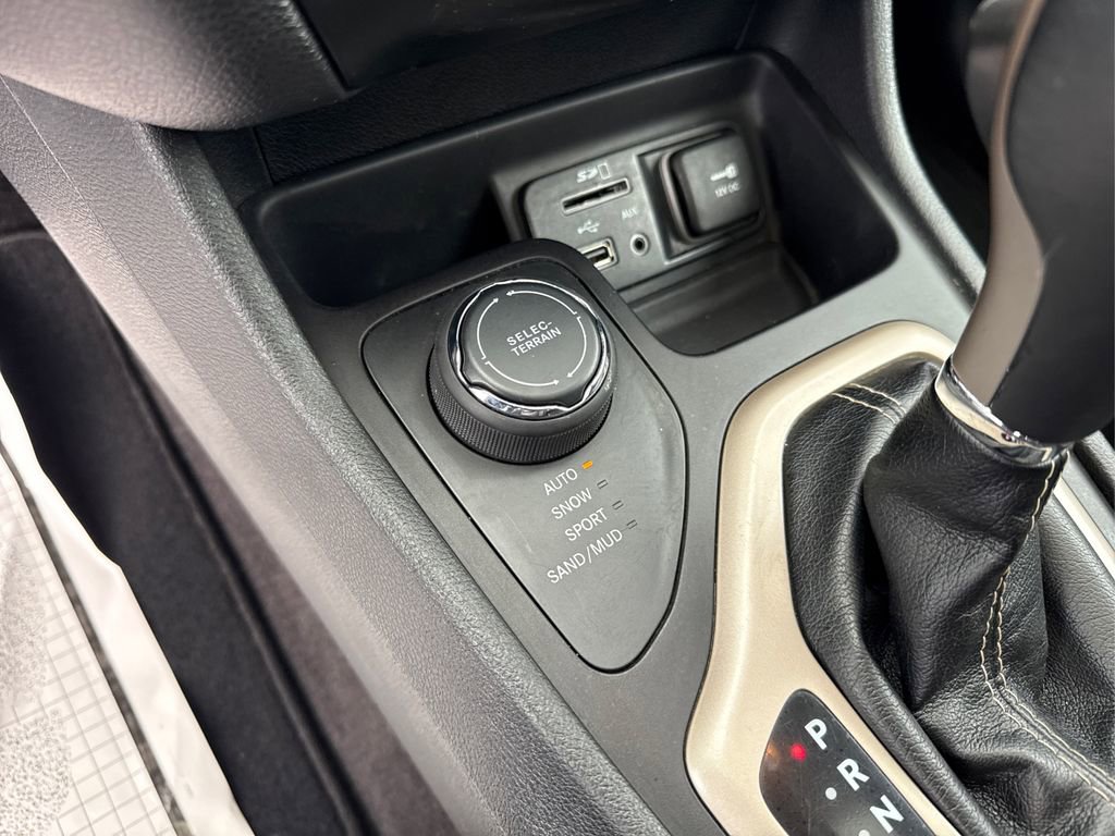 Used 2018 Jeep Cherokee Limited image 33