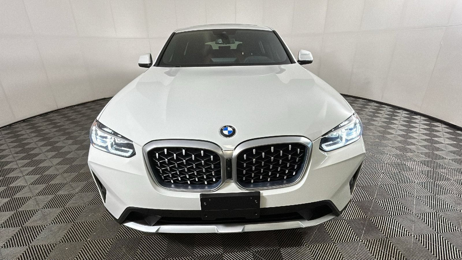 Used 2024 BMW X4 xDrive30i AWD/4WD image 8