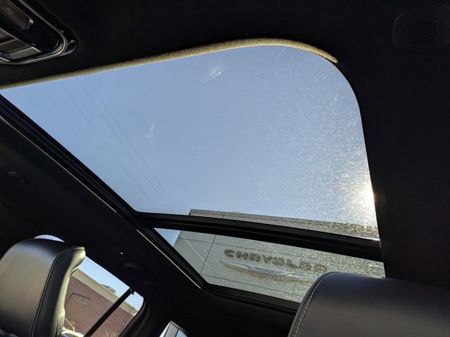 Used 2022 Jeep Grand Cherokee Overland w/ Luxury Tech Group IV image 24