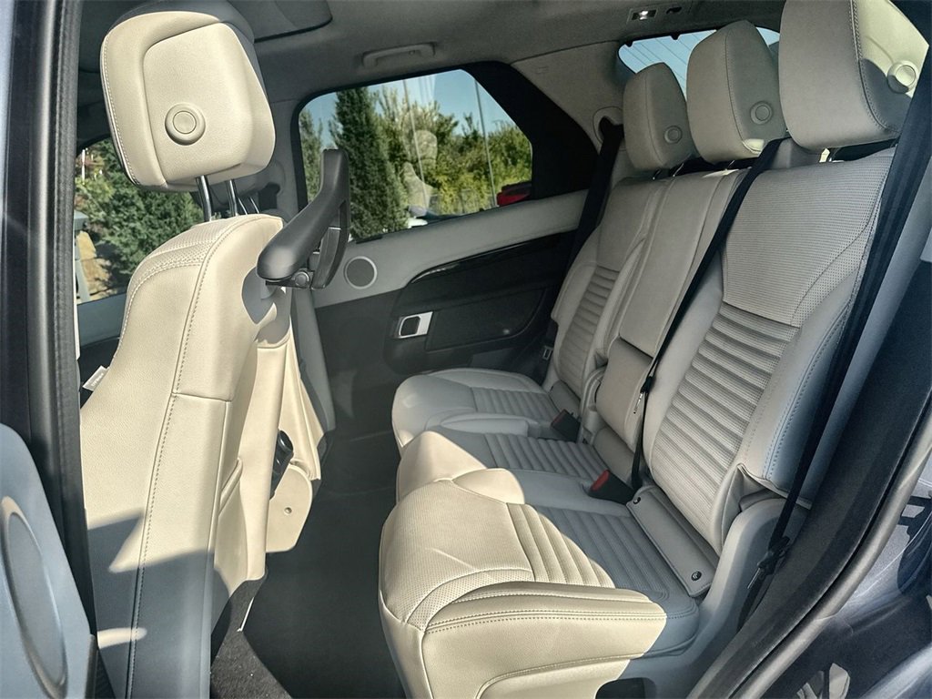 New 2026 Land Rover Discovery S image 14