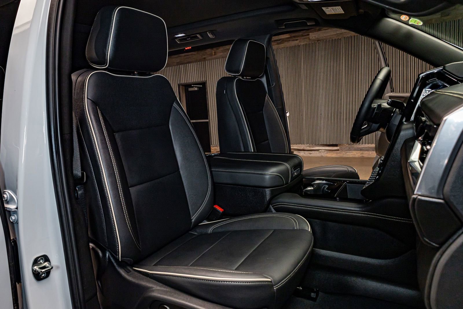 Used 2025 GMC Yukon XL Elevation w/ Technology Package image 24