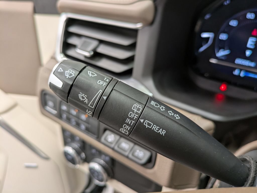 Used 2024 GMC Yukon Denali AWD/4WD image 18