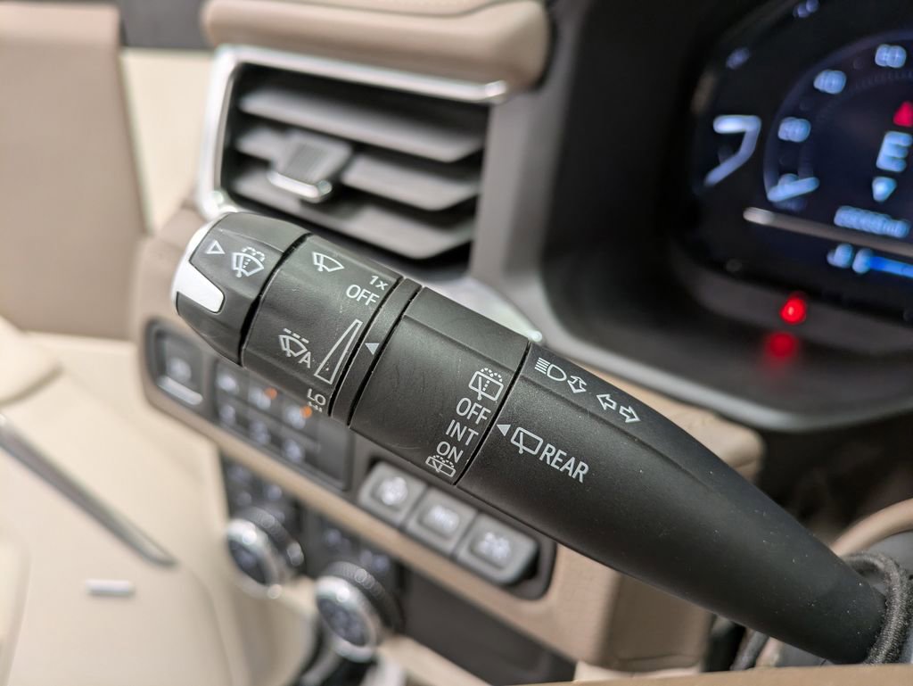 Used 2024 GMC Yukon Denali AWD/4WD image 18