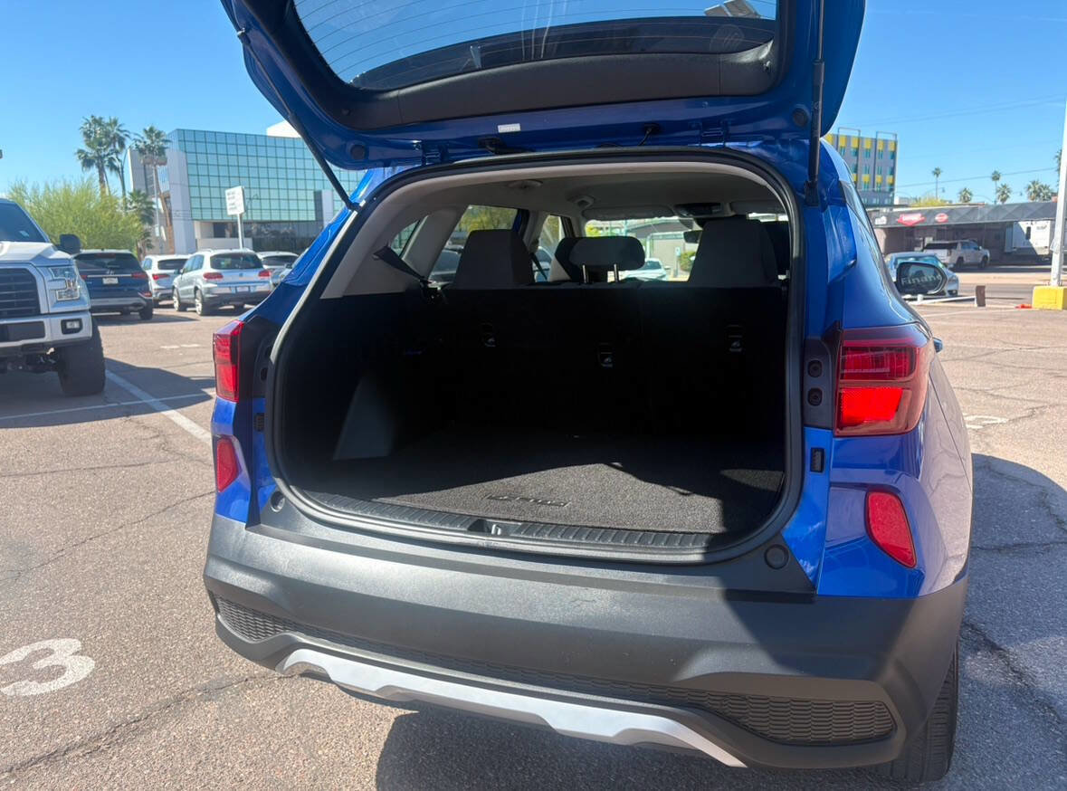 Used 2023 Kia Seltos LX image 8