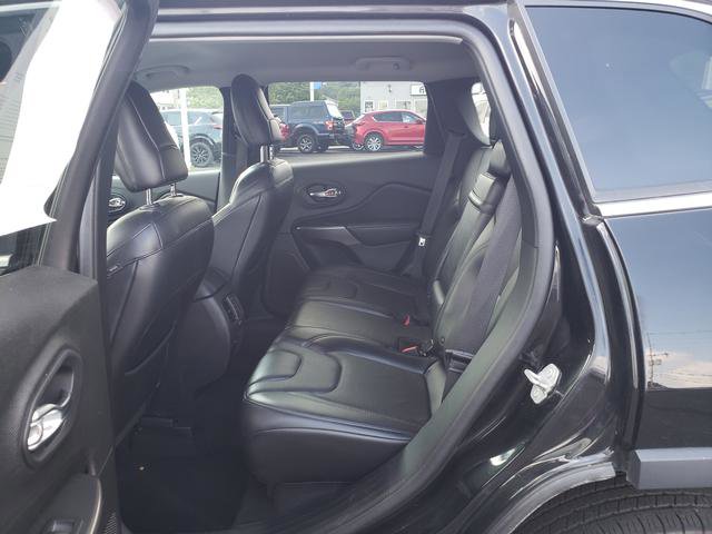 Used 2019 Jeep Cherokee Limited image 12