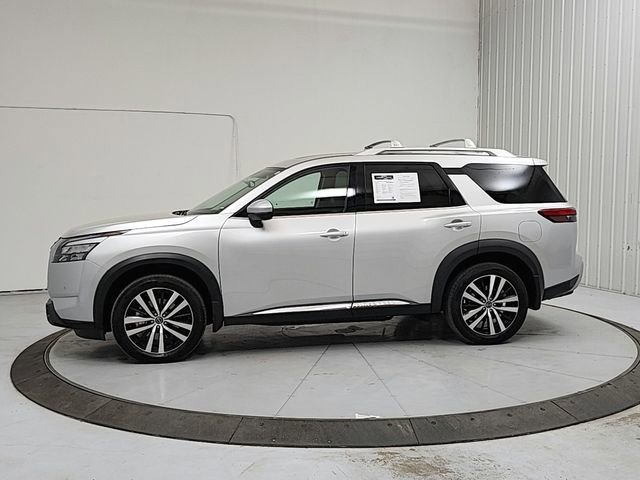Used 2025 Nissan Pathfinder Platinum w/ Cargo Package image 4