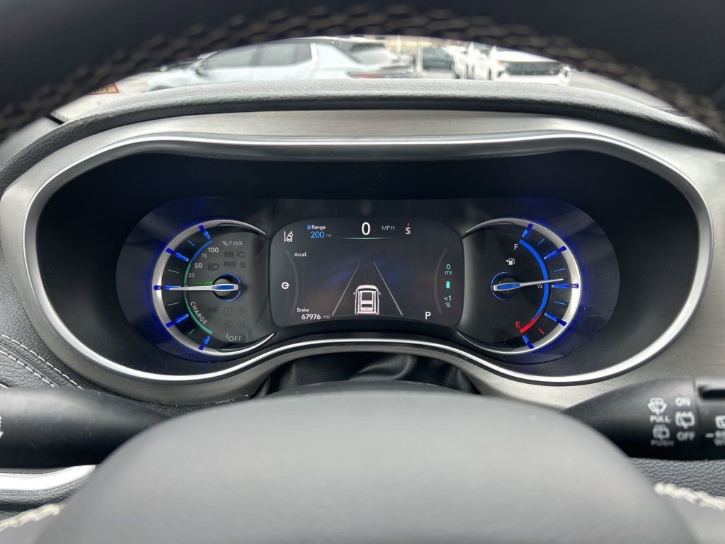 Used 2024 Chrysler Pacifica Premium image 26