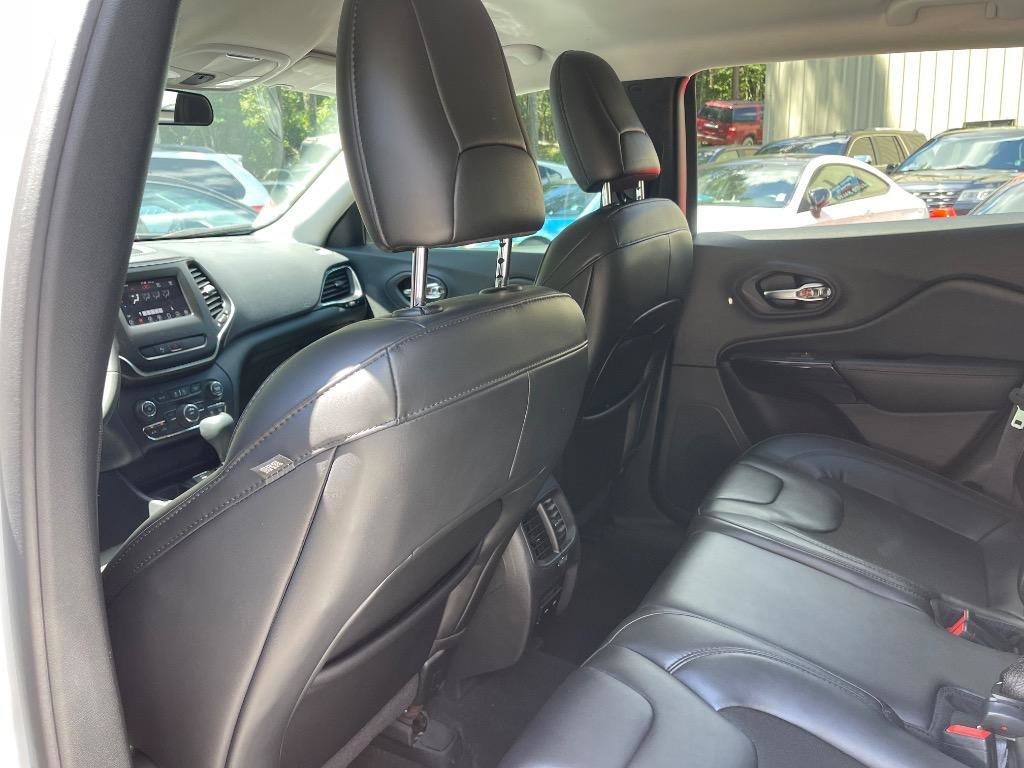 Used 2020 Jeep Cherokee Latitude Plus image 32