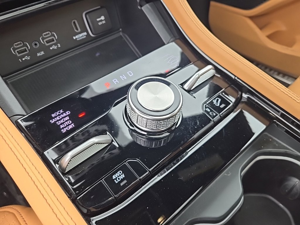 Used 2025 Jeep Grand Cherokee Summit AWD/4WD image 19