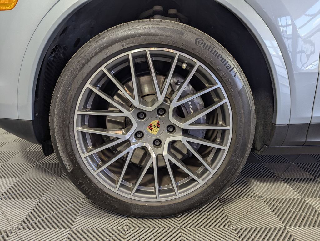 Used 2022 Porsche Cayenne Coupe image 16