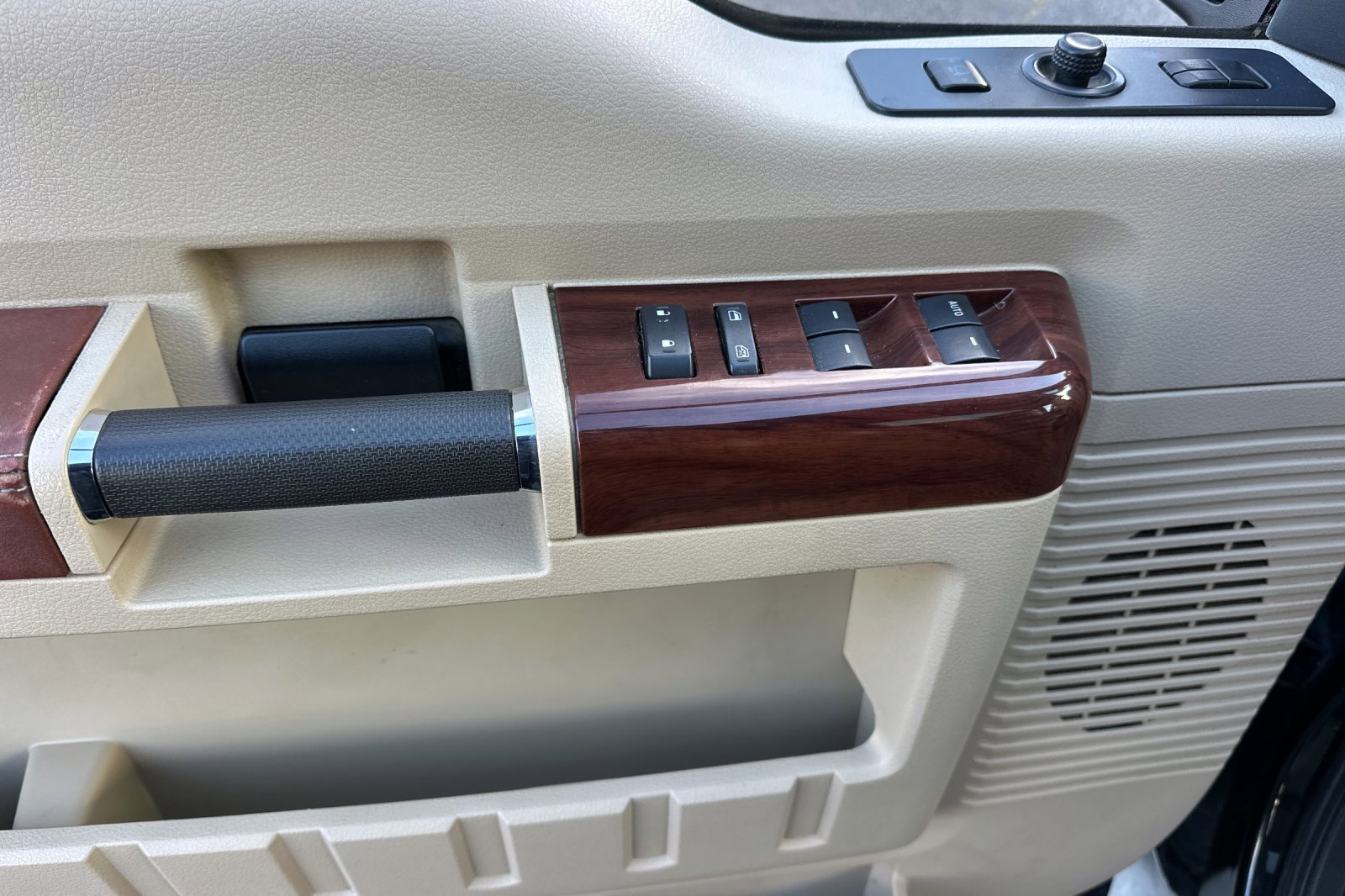 Used 2008 Ford F450 4x4 Crew Cab Super Duty image 10