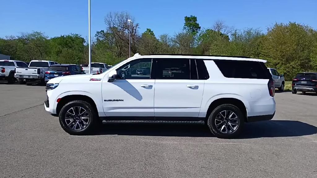 Used 2024 Chevrolet Suburban Z71 w/ Luxury Package AWD/4WD image 5