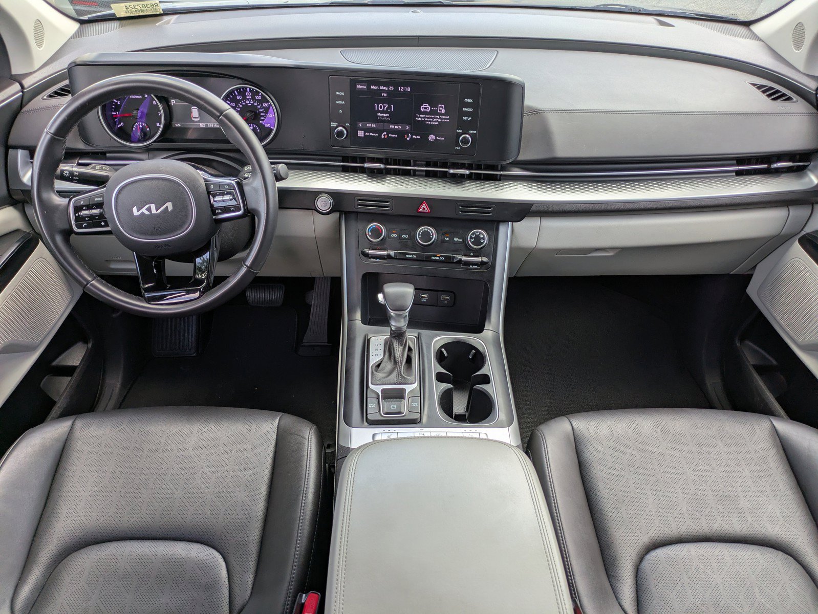 Certified 2024 Kia Carnival LX FWD image 12