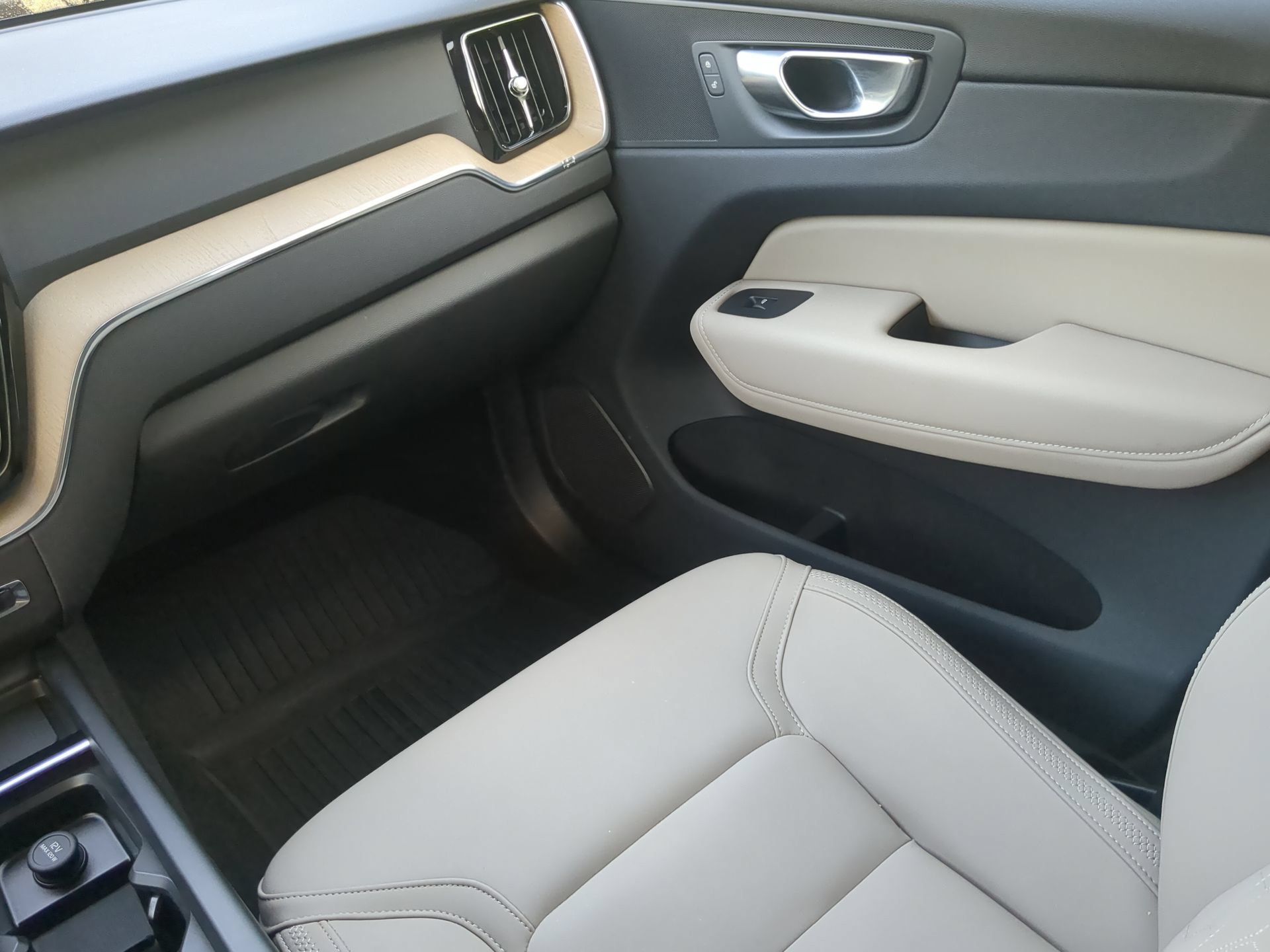 Used 2026 Volvo XC60 B5 Plus AWD/4WD image 53