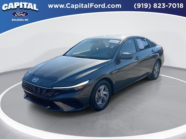 Used 2024 Hyundai Elantra SE image 1