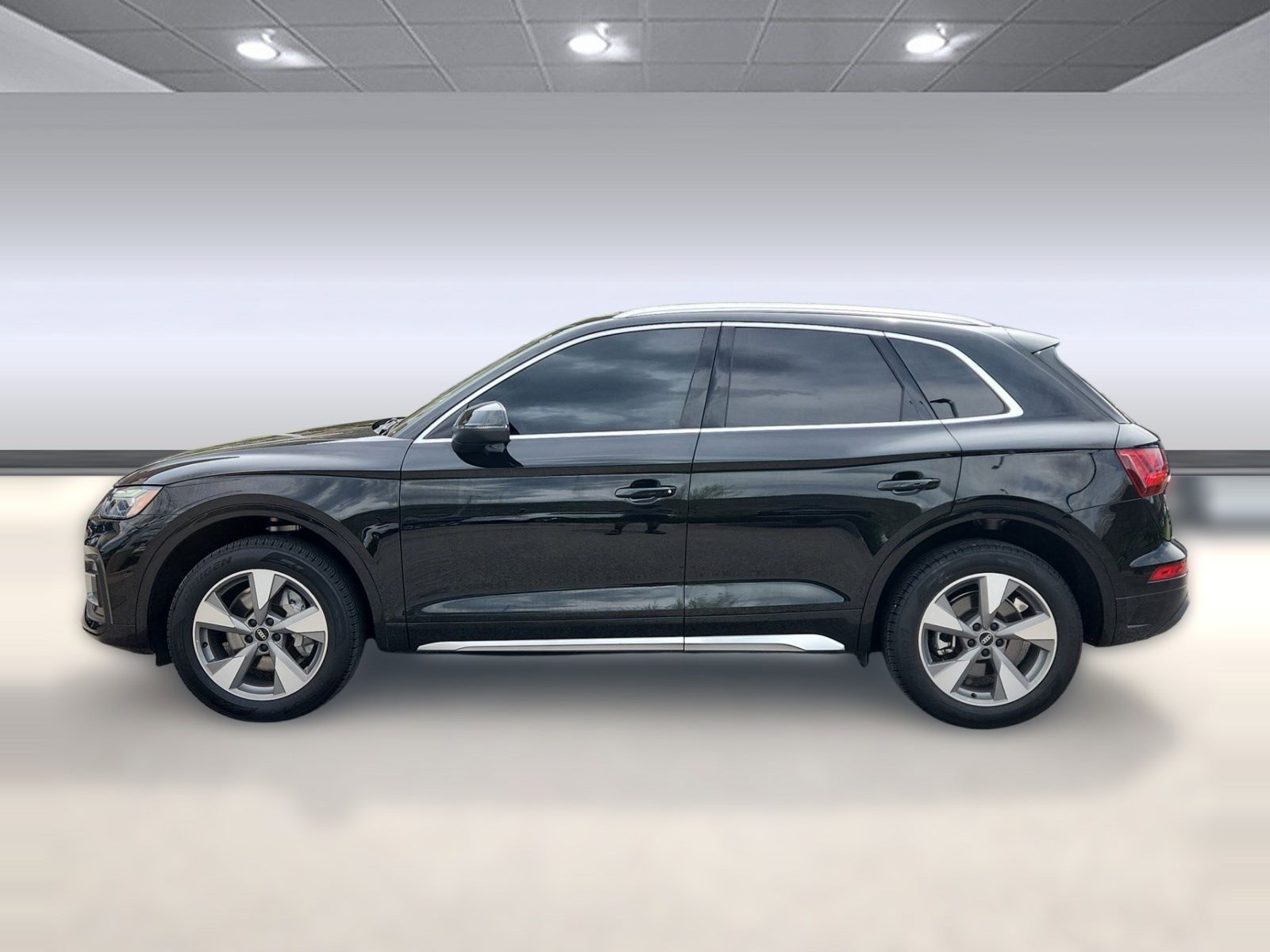 Certified 2023 Audi Q5 2.0T Premium w/ Convenience Package image 2