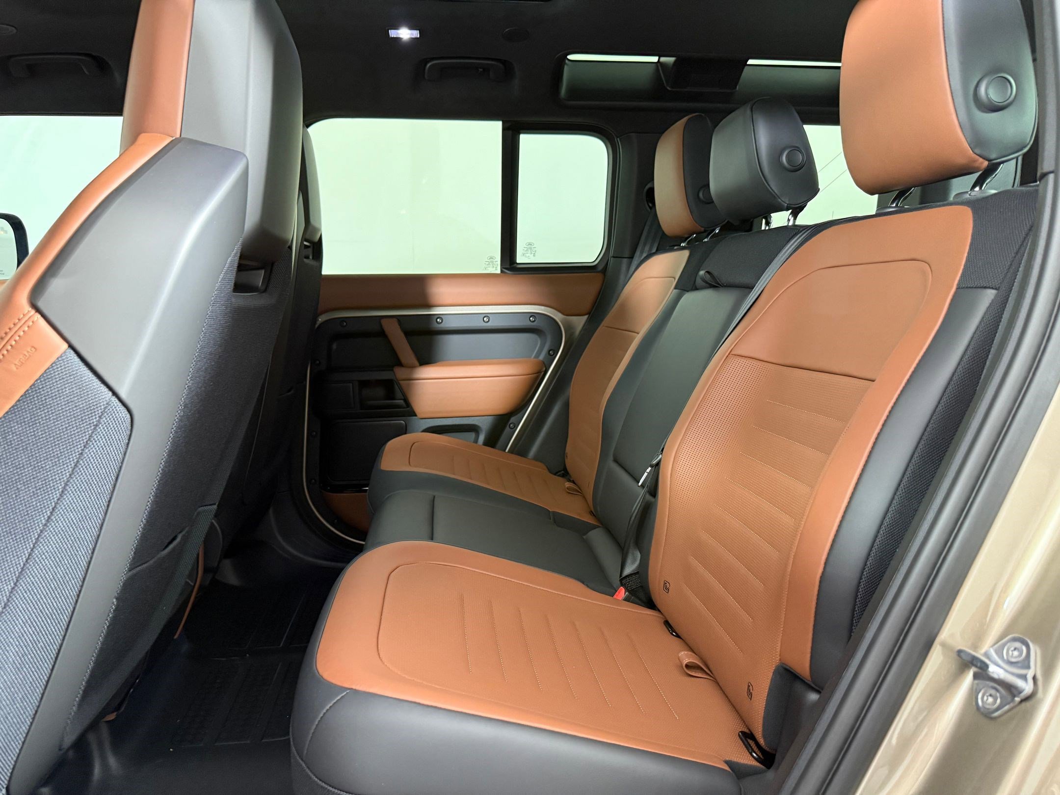 New 2026 Land Rover Defender 110 OCTA AWD/4WD image 14