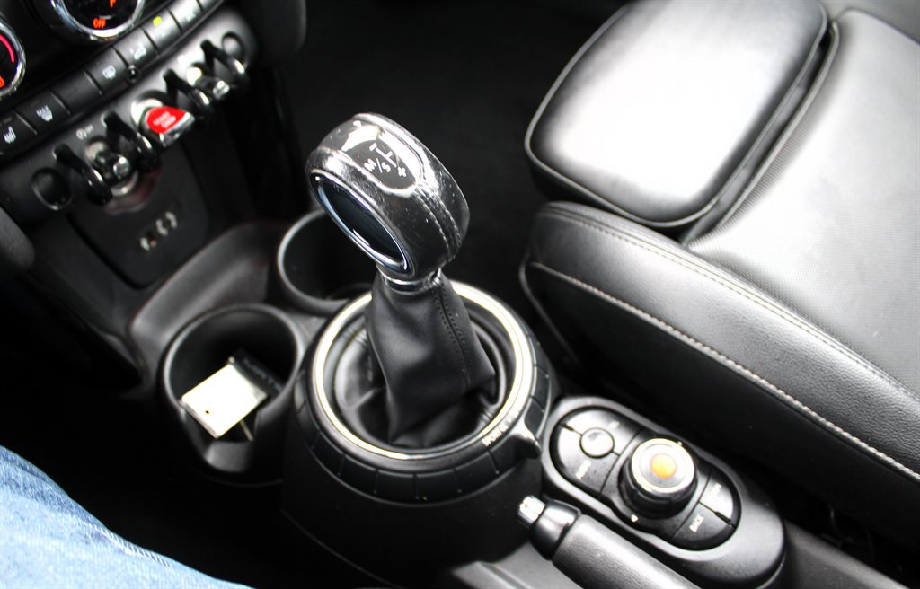 Used 2015 MINI Cooper S image 21