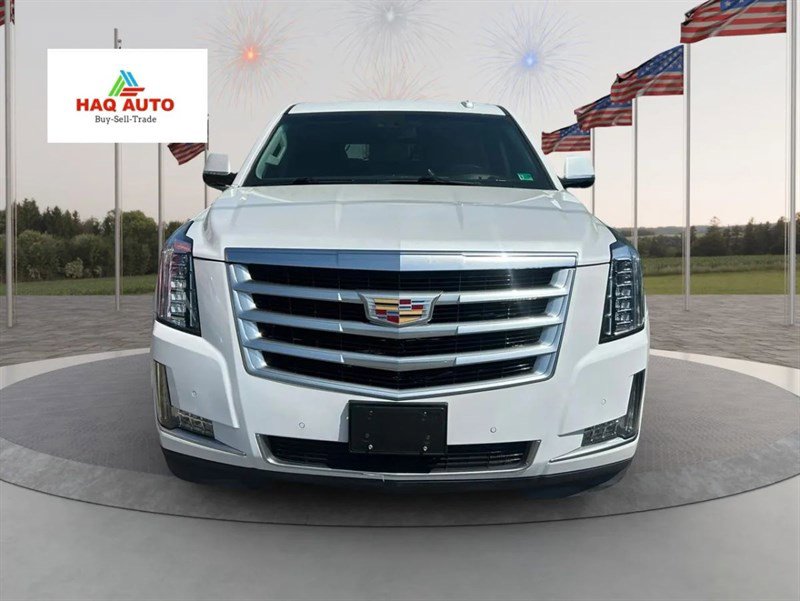 Used 2019 Cadillac Escalade ESV Luxury AWD/4WD image 2