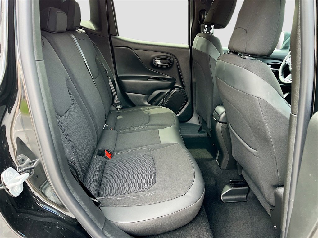 Used 2023 Jeep Renegade Latitude w/ Premium Group image 25