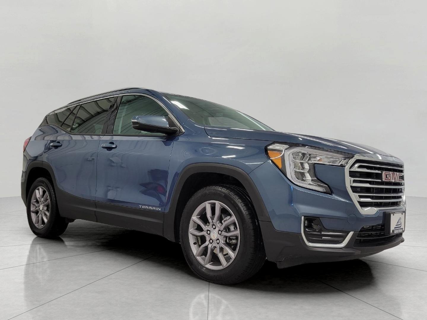 Used 2024 GMC Terrain SLT image 1