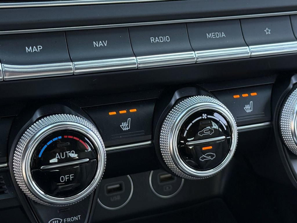 Used 2023 Genesis G70 2.0T image 24