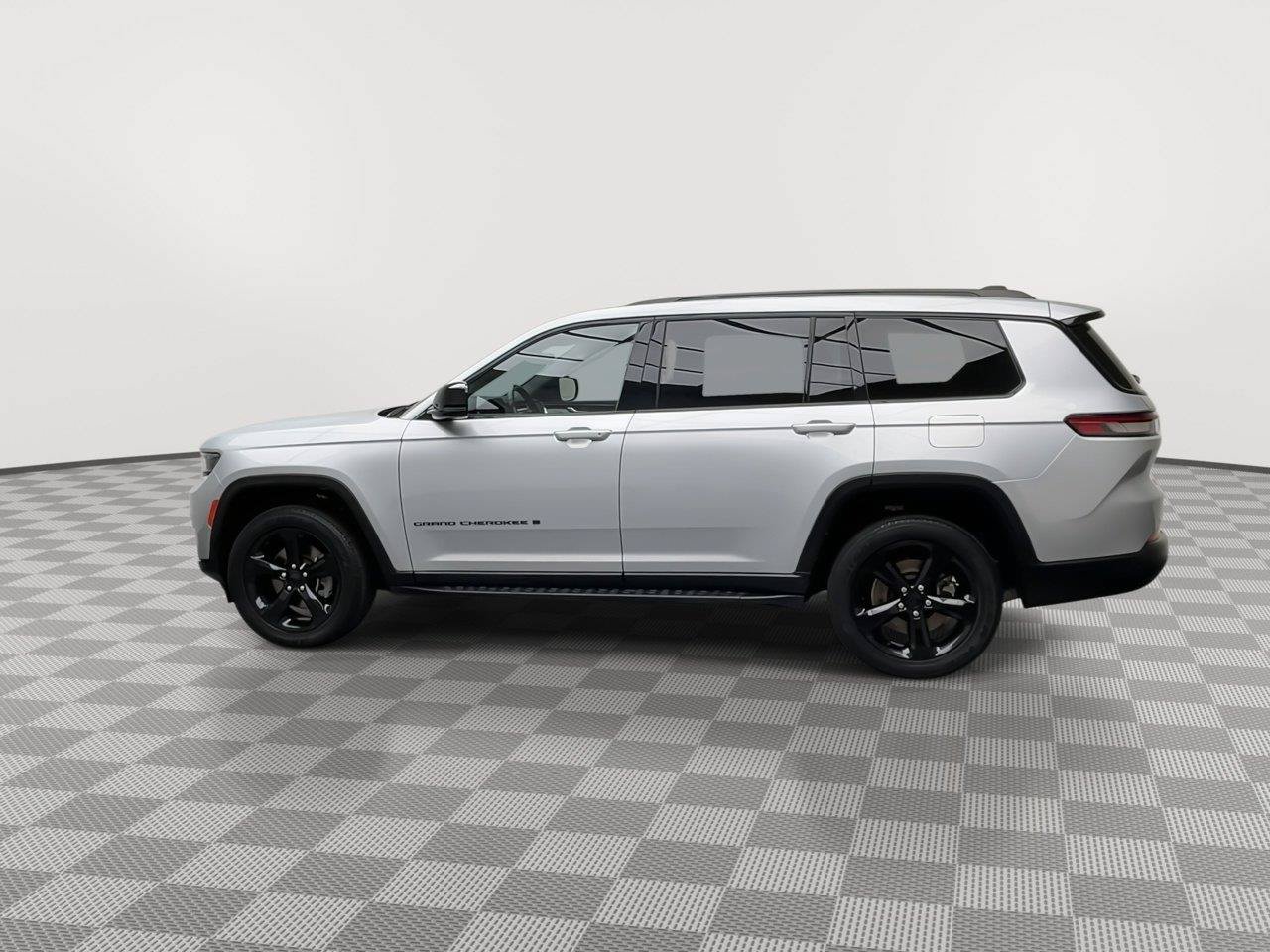Used 2022 Jeep Grand Cherokee L Laredo AWD/4WD image 37