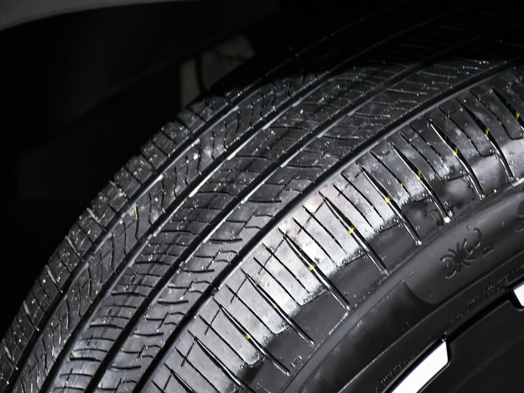 Used 2025 Rivian R1S Adventure image 93