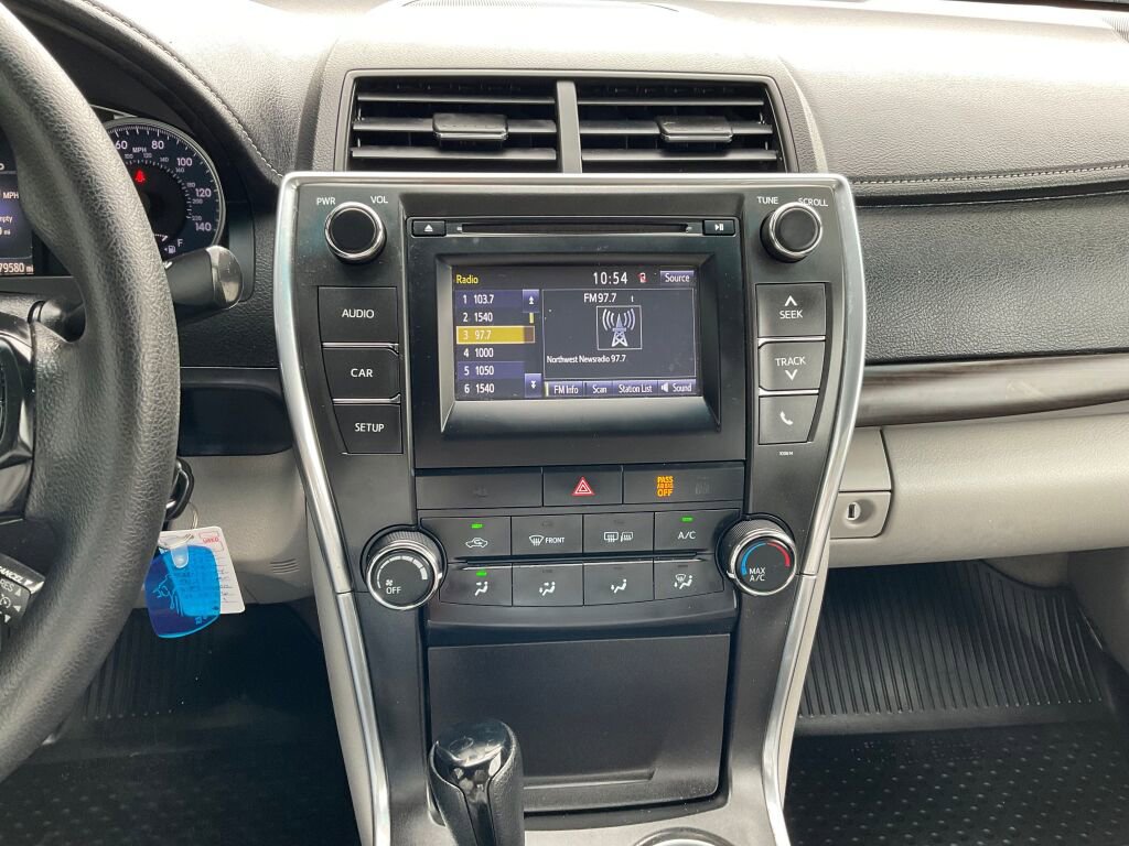 Used 2017 Toyota Camry LE image 21