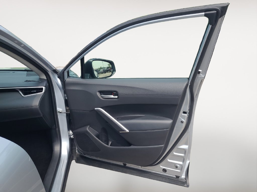 Used 2025 Toyota Corolla Cross XLE FWD image 22