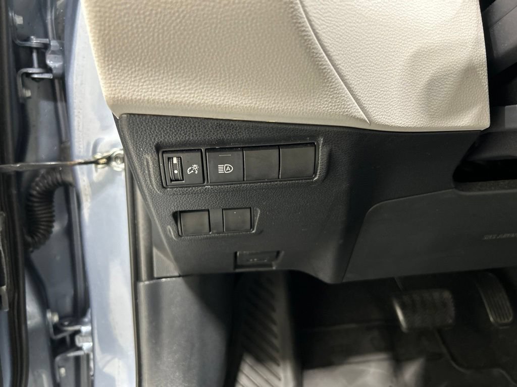Used 2022 Toyota Corolla Cross L AWD/4WD image 14