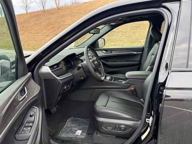 New 2026 Jeep Grand Cherokee Limited w/ Luxury Tech Group II image 16