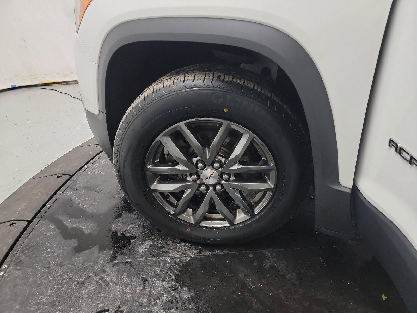 Used 2018 GMC Acadia SLT image 29