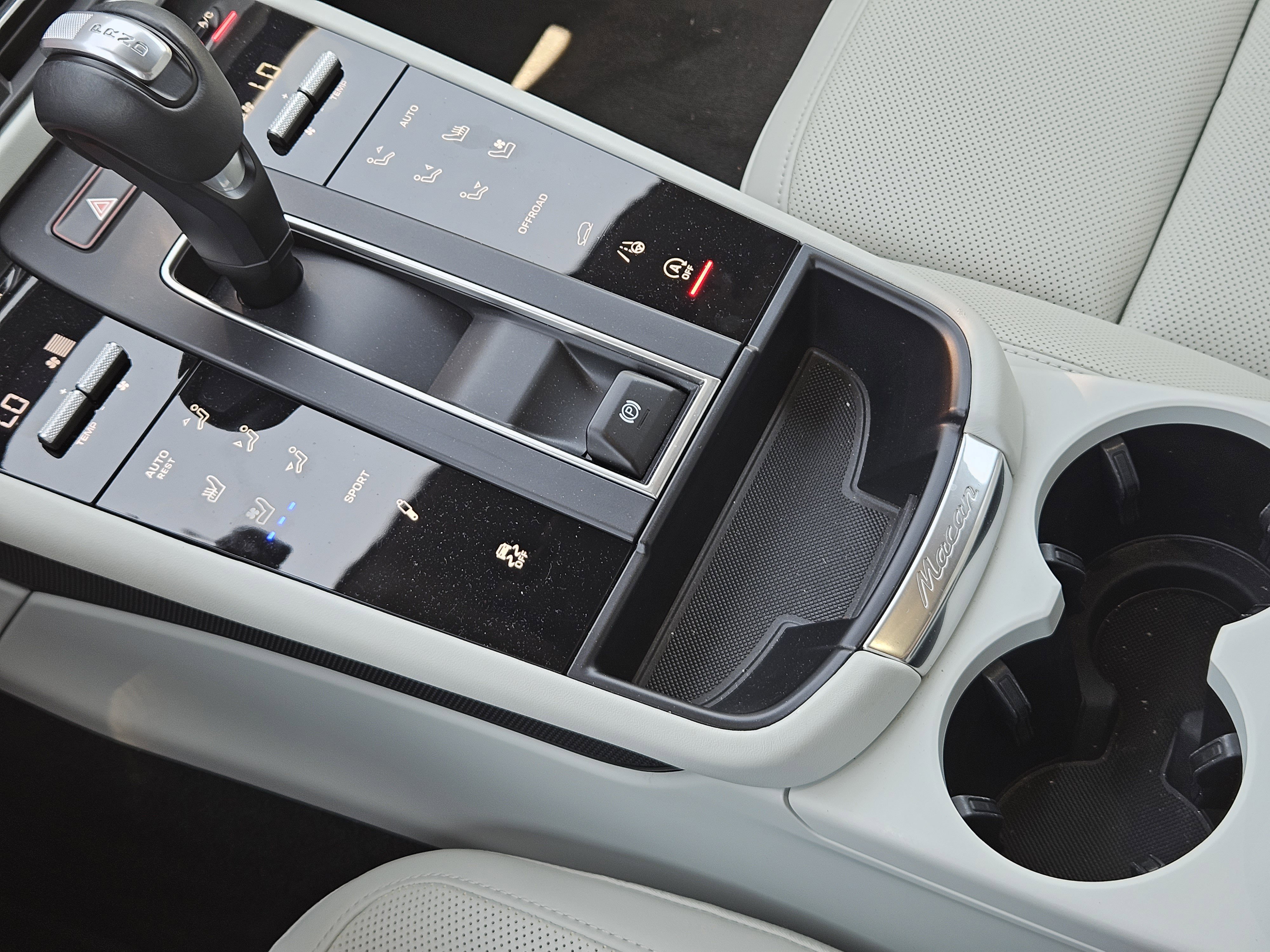 Certified 2024 Porsche Macan S AWD/4WD image 20