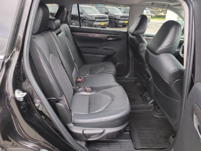 Used 2022 Toyota Highlander Limited AWD/4WD image 10