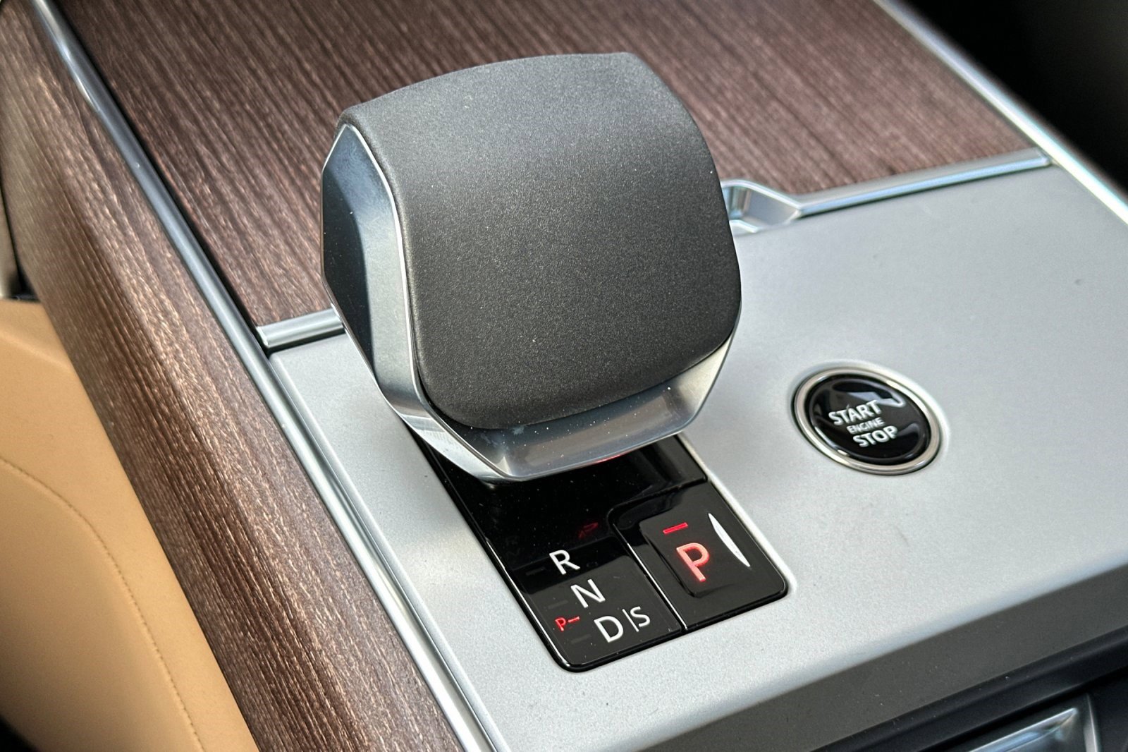 New 2026 Land Rover Range Rover SE image 21