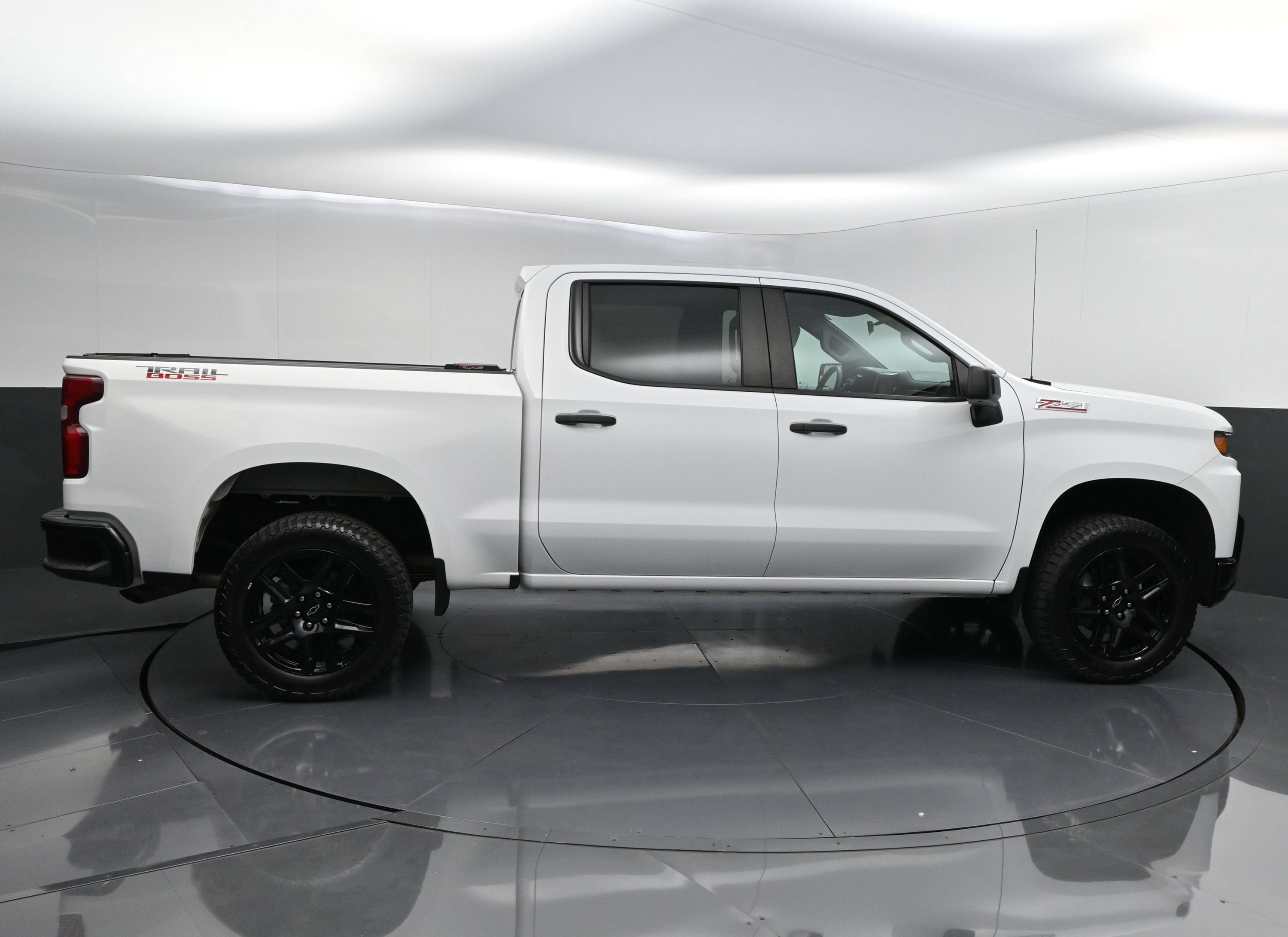 Used 2022 Chevrolet Silverado 1500 Custom Trail Boss w/ LPO, Dark Essentials Package AWD/4WD image 8
