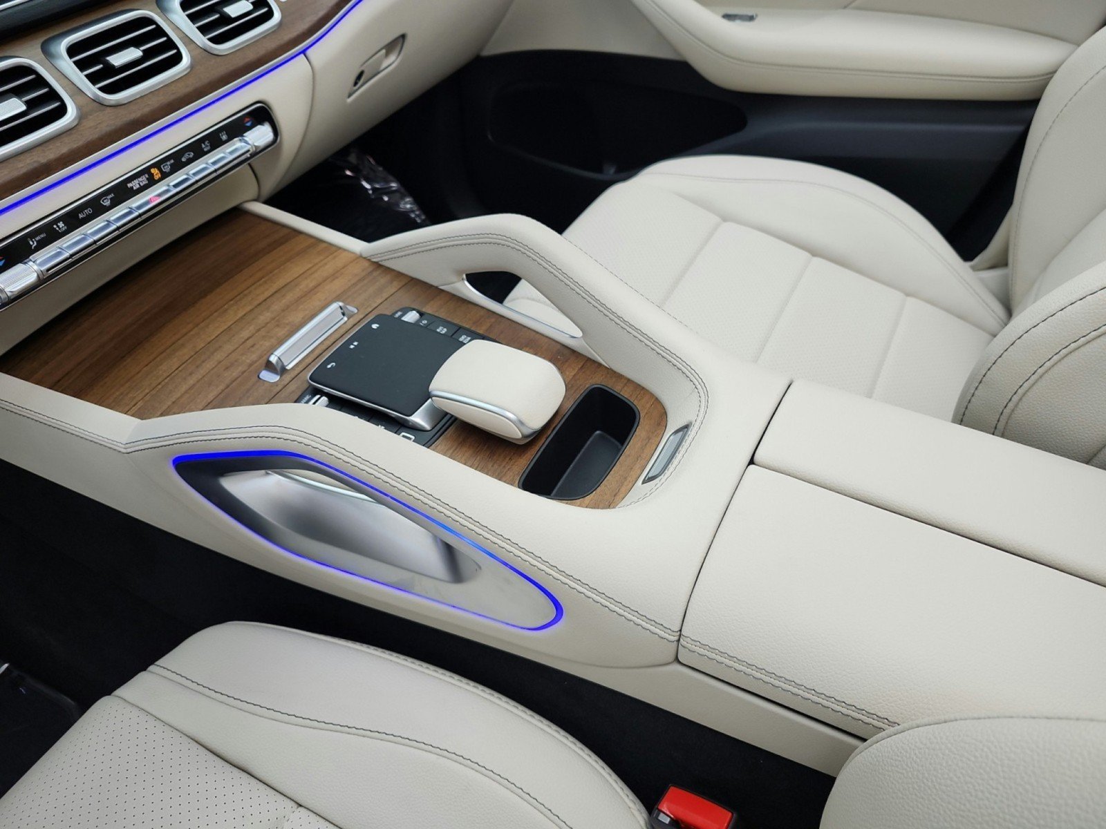 Certified 2025 Mercedes-Benz GLE 450e 4MATIC image 11