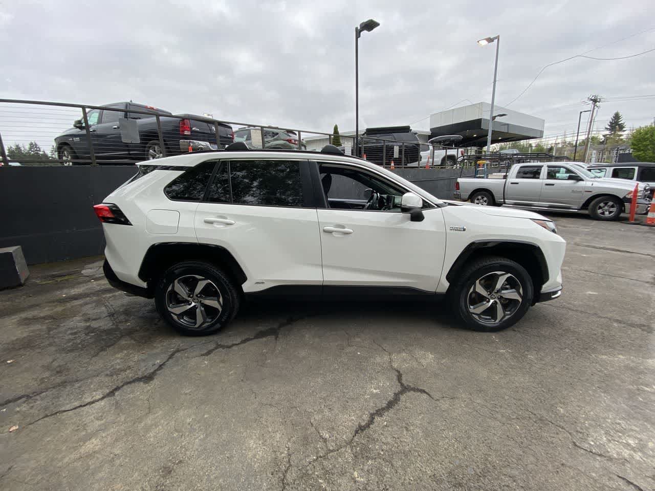 Used 2023 Toyota RAV4 SE w/ Weather & Moonroof Package AWD/4WD image 7