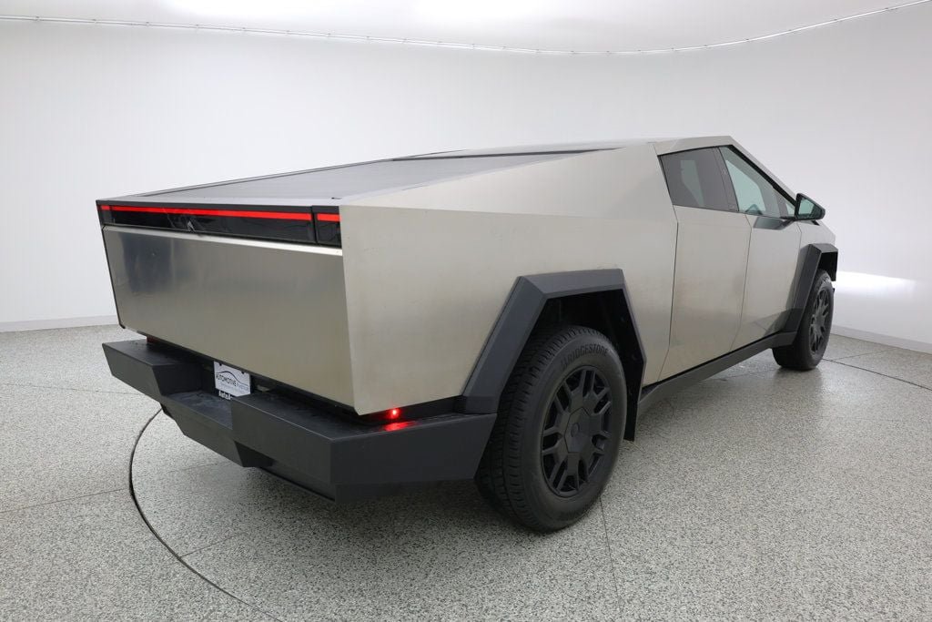 Used 2024 Tesla Cybertruck AWD Crew Cab image 4