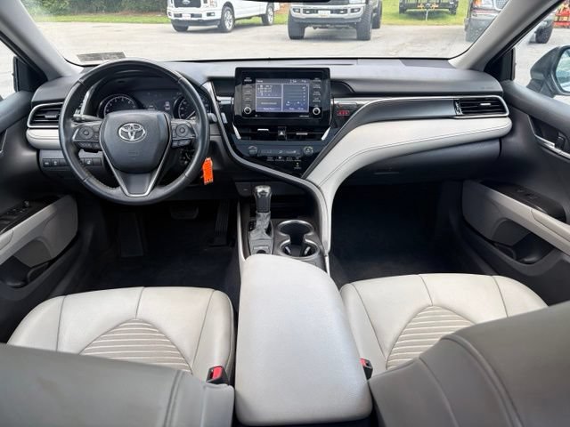 Used 2021 Toyota Camry SE w/ Cold Weather Package AWD/4WD image 3
