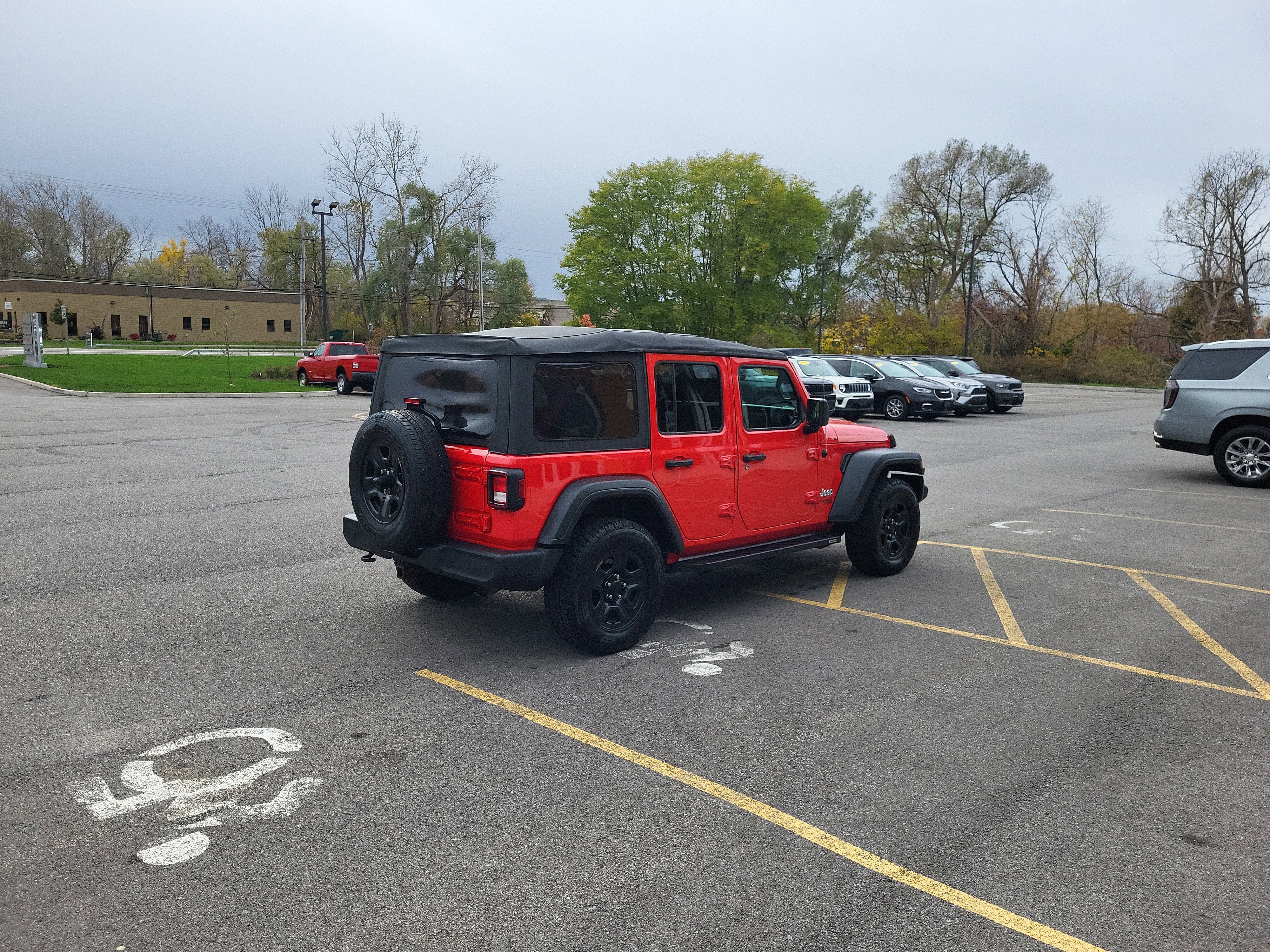 Used 2018 Jeep Wrangler Unlimited Sport image 14
