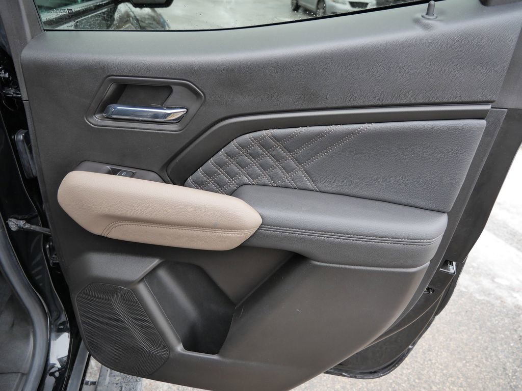 Used 2024 GMC Canyon Denali image 17