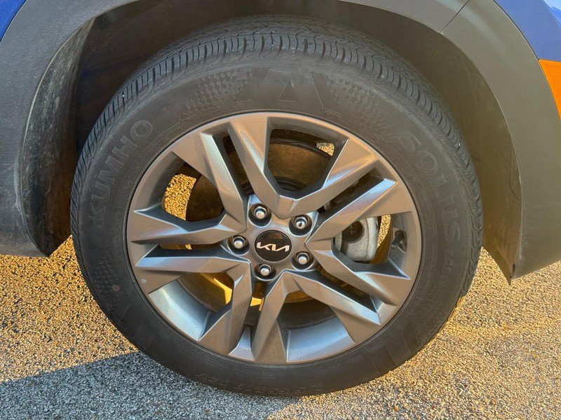 Used 2022 Kia Seltos LX image 3