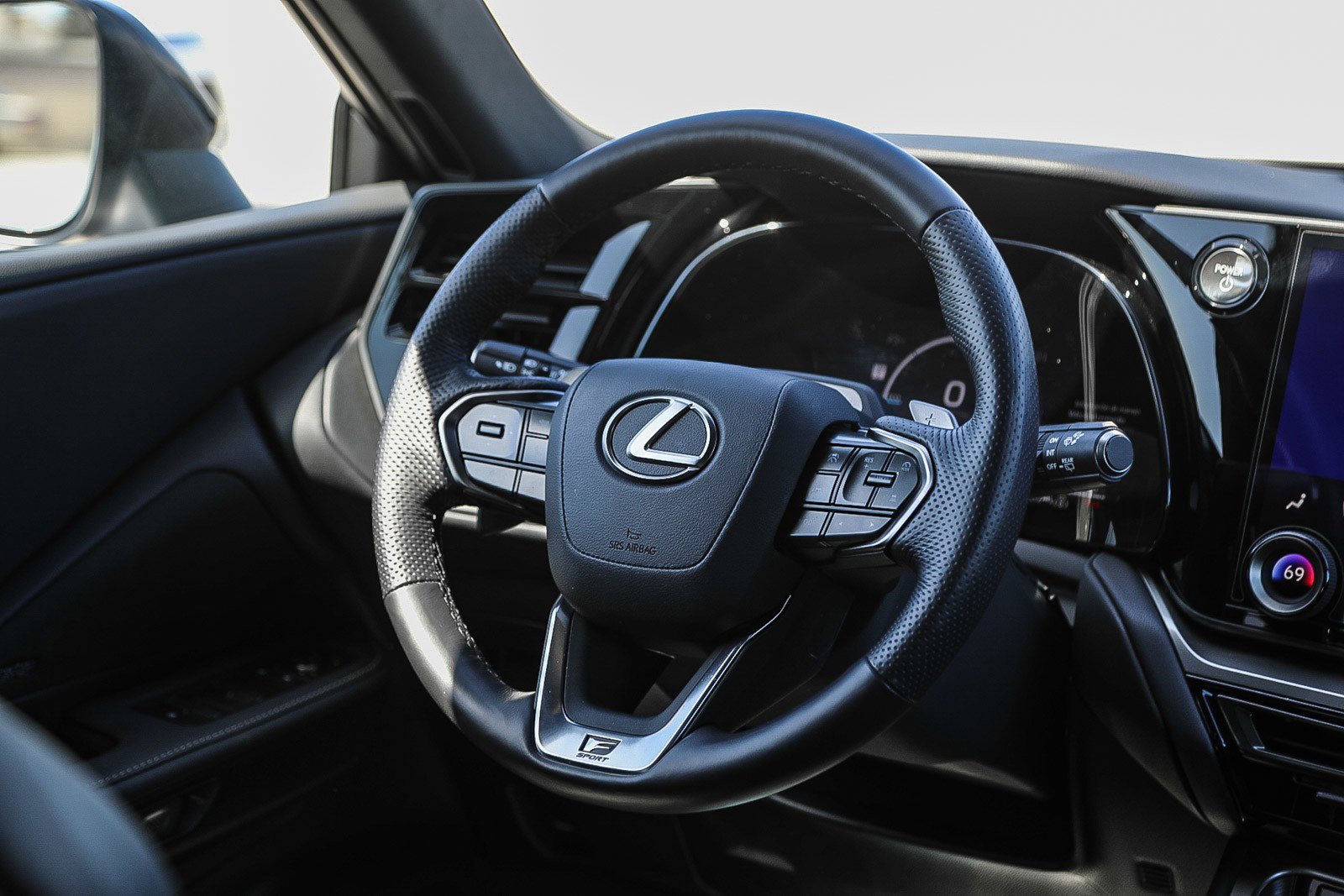 Used 2025 Lexus TX 500h AWD w/ Technology Package image 15