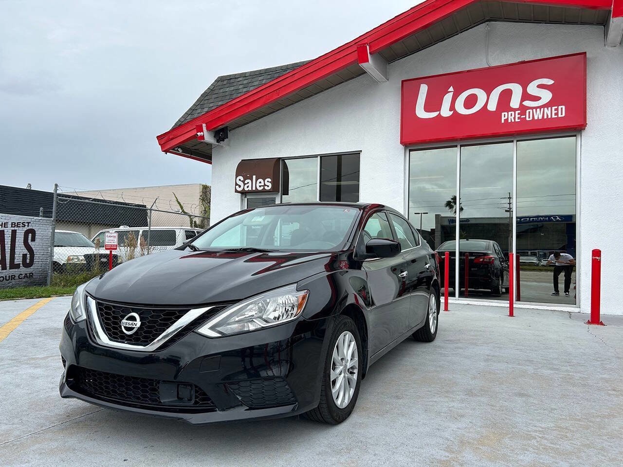 Used 2019 Nissan Sentra SV FWD image 2