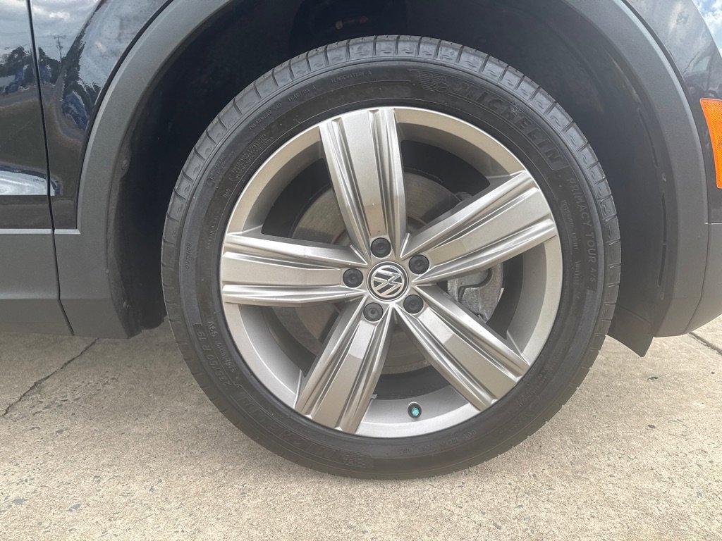 Used 2019 Volkswagen Tiguan SEL Premium image 37