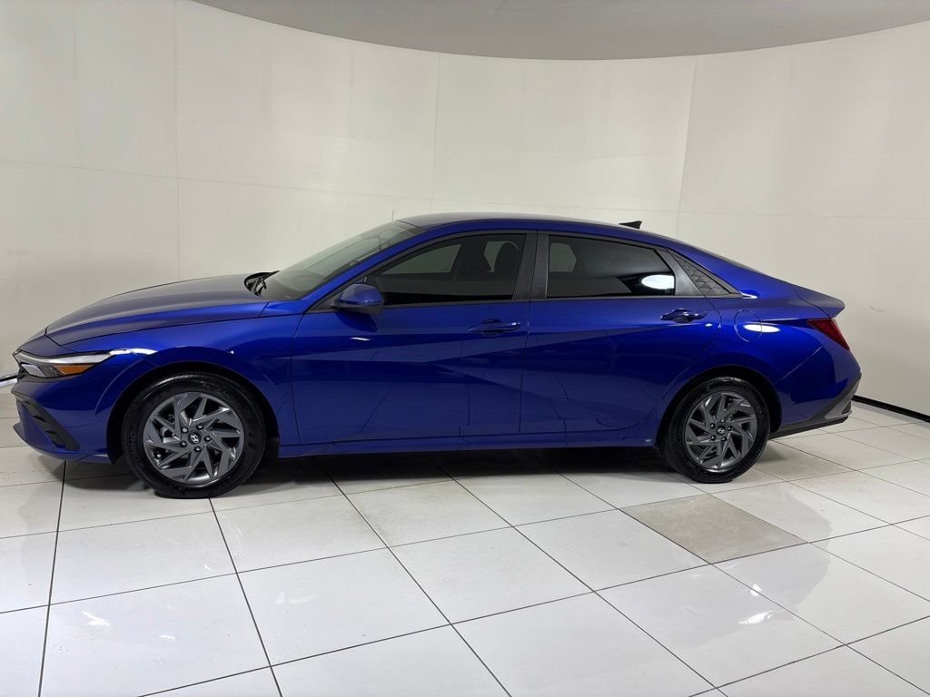 New 2025 Hyundai Elantra Hybrid FWD image 2